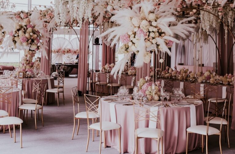 How to decorate a fantastic wedding?